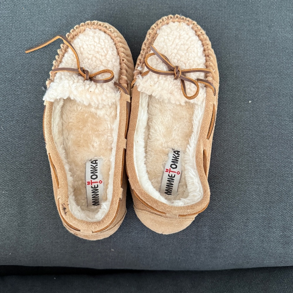 Minnetonka Tan and Cream Moccasin Shoes